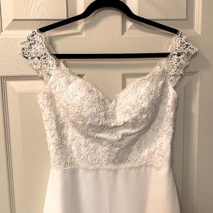 JJ’s HOUSE Lace off the shoulder Lace Short Ivory Dress. Size 6
